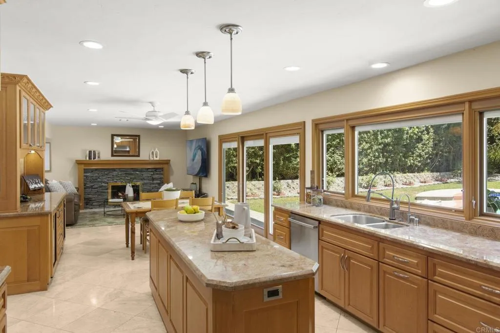 https://cdn.realtyfeed.com/cdn/127/306796807/8ed6450bbfea849c621a6a21e8f24f6b.webp