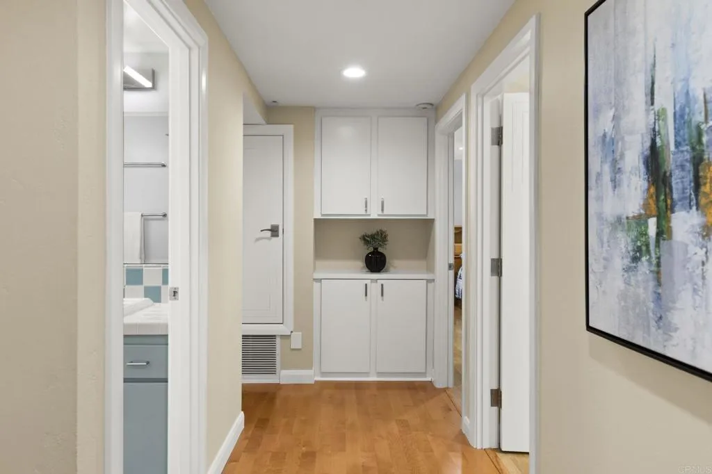 https://cdn.realtyfeed.com/cdn/127/306796807/c21258c8052bae60e6160e623994e9a8.webp