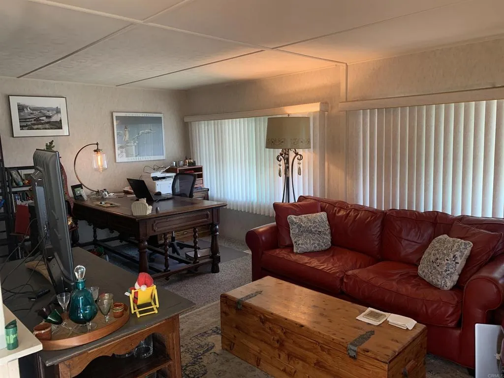 https://cdn.realtyfeed.com/cdn/127/306796854/e252861245624d3752f0320d7edaee12.webp