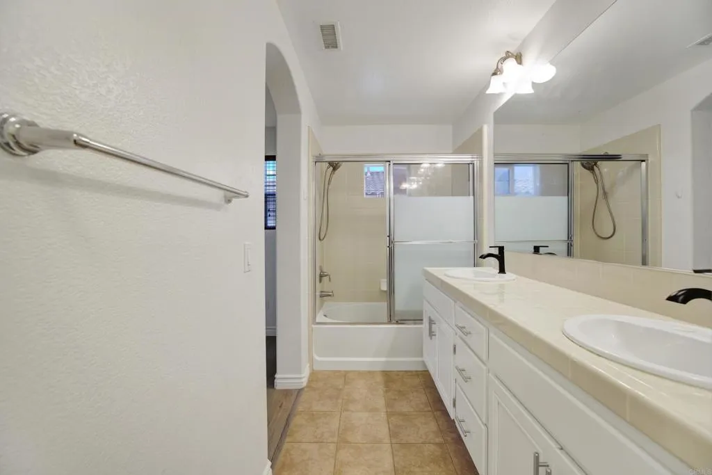 Photo #33: PTP2606337 Listing: Photo #33