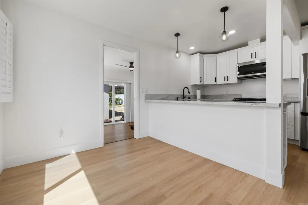https://cdn.realtyfeed.com/cdn/127/306796907/14f920de48bbba4eb44862089cf29ff5.webp