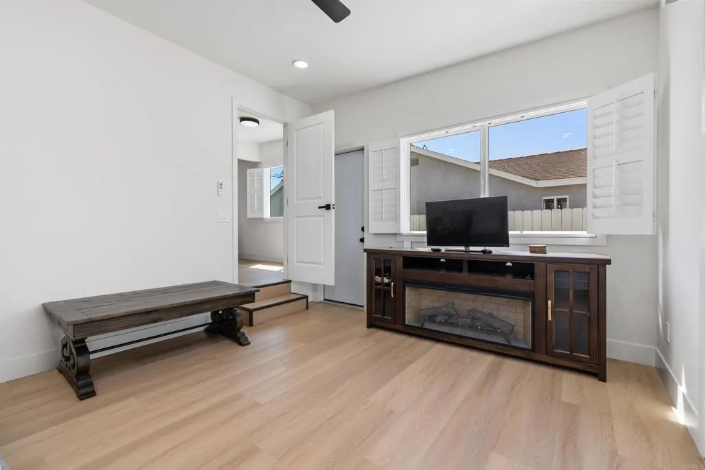 https://cdn.realtyfeed.com/cdn/127/306796907/683697f7843fbd61a39d0089bb0db01b.webp