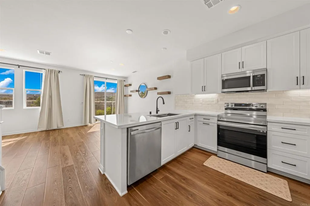 https://cdn.realtyfeed.com/cdn/127/306796940/aaed424187cd474feae75c61ea008d02.webp