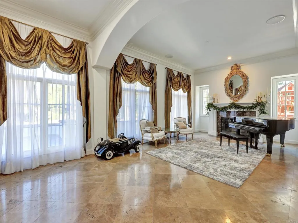 https://cdn.realtyfeed.com/cdn/127/306796959/30a01d3420ea343bcc170187483a49e8.webp