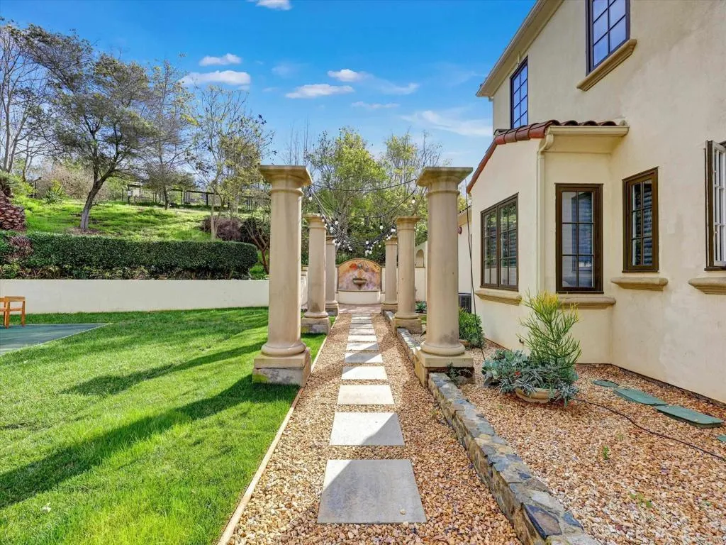 https://cdn.realtyfeed.com/cdn/127/306796959/cb8de306f78b785daa2ced0a17263411.webp
