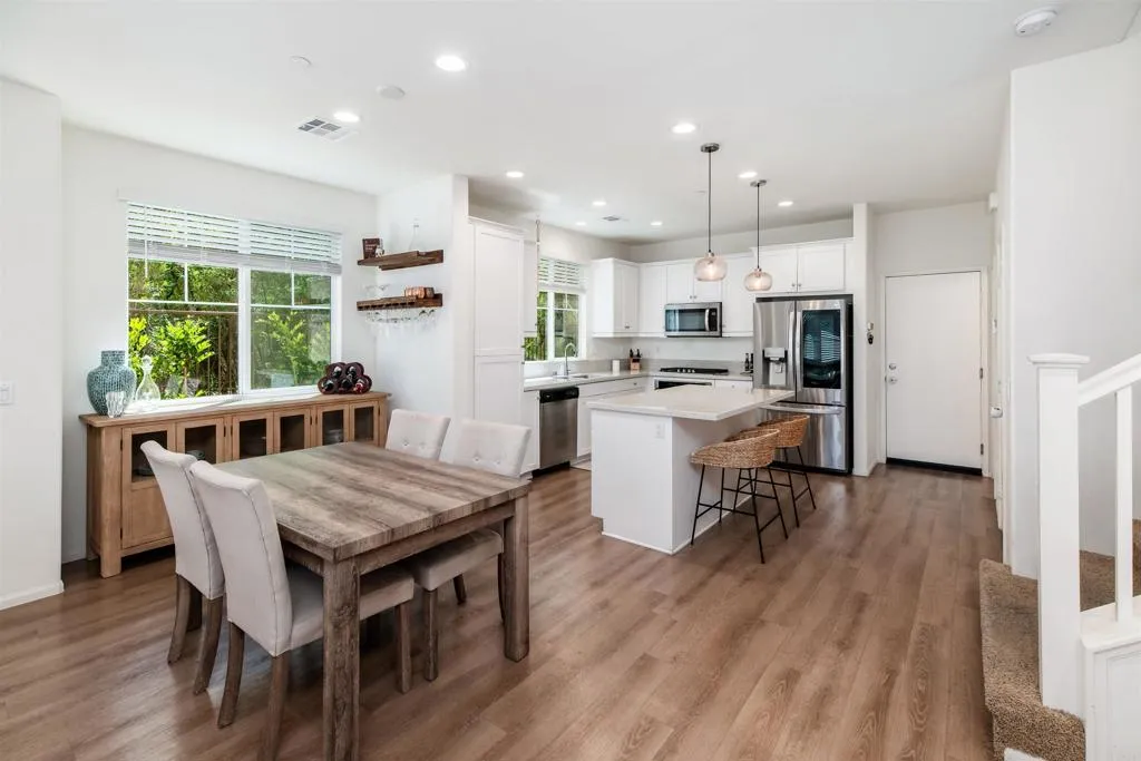 https://cdn.realtyfeed.com/cdn/127/306797086/597ed2e5d85139a67e26e1f42f20320b.webp