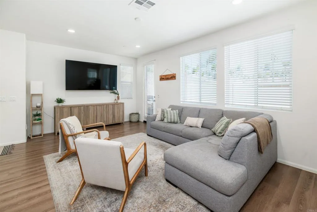 203 Silver Fir Court, Vista, CA 92083 - Photo 4 of 35, Vista, CA