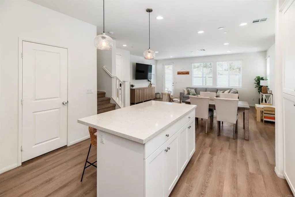 https://cdn.realtyfeed.com/cdn/127/306797086/eaa302f7ded0efaa23302f666f5e7e11.webp