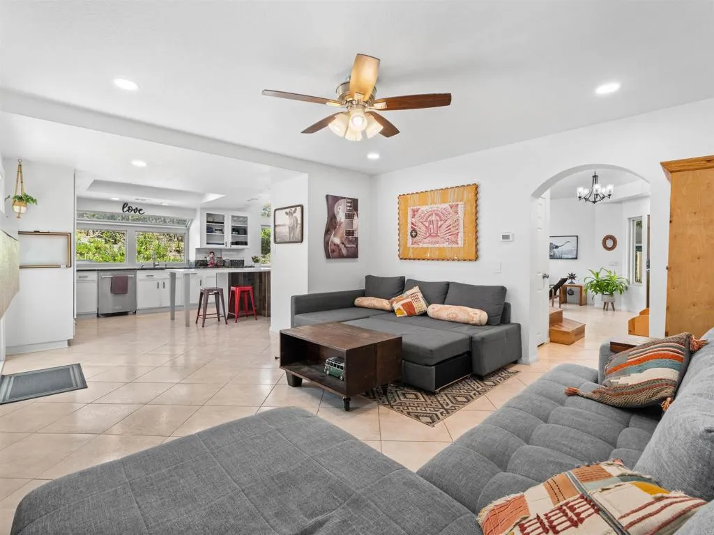 https://cdn.realtyfeed.com/cdn/127/306797169/847bcf292addcd5a8e6e740bf7d0571d.webp