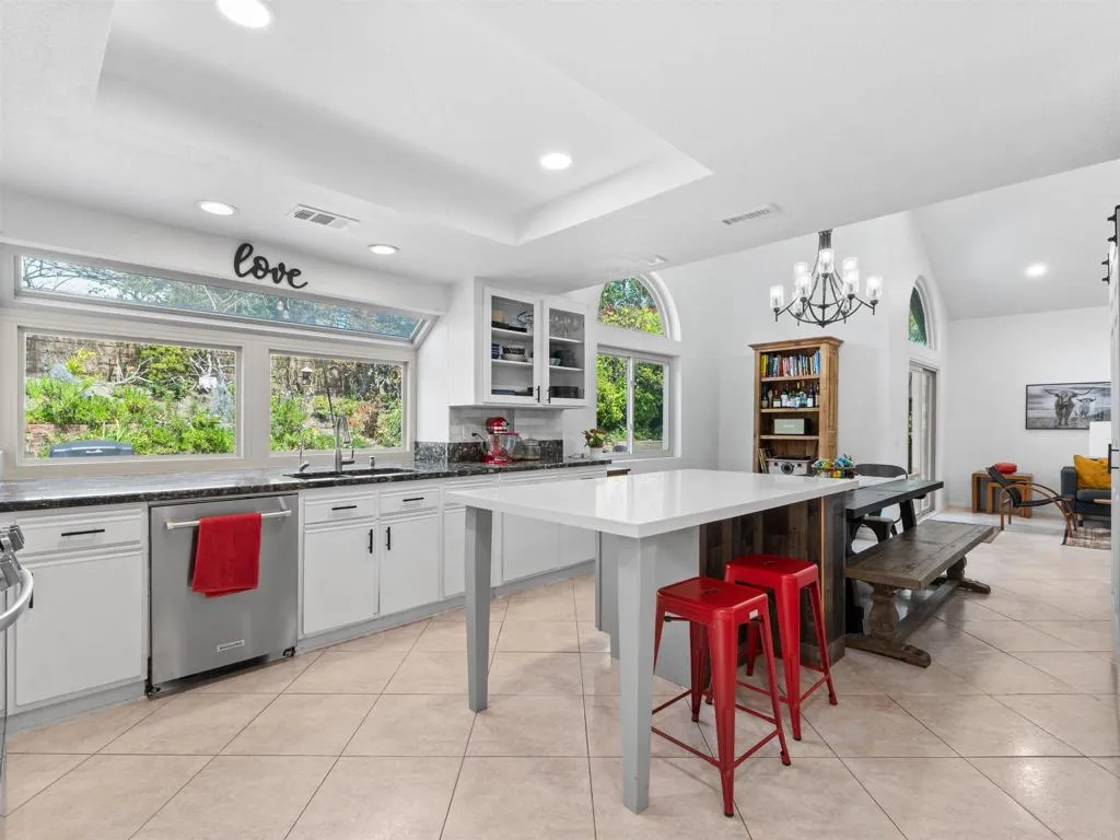 https://cdn.realtyfeed.com/cdn/127/306797169/c078d35dc51fd904bcebe5de04b0cea7.webp
