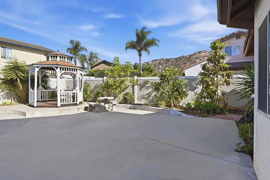 https://cdn.realtyfeed.com/cdn/127/306797232/82240cb74134cfe19b0e7010099aa115.webp
