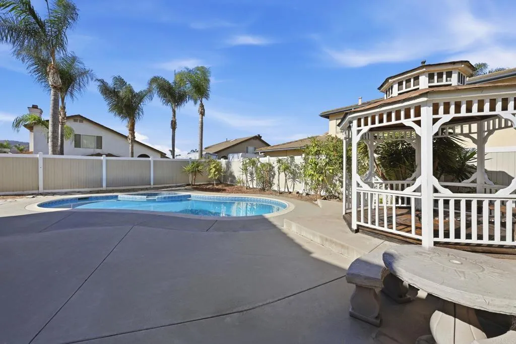 https://cdn.realtyfeed.com/cdn/127/306797232/8c733edb61eefe72c4525dbf61d33b74.webp