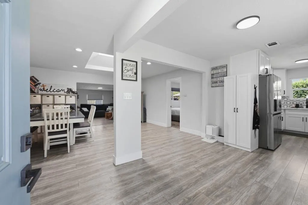 https://cdn.realtyfeed.com/cdn/127/306797233/233c8bd445f7f9ebdc9fed44d06d7b49.webp