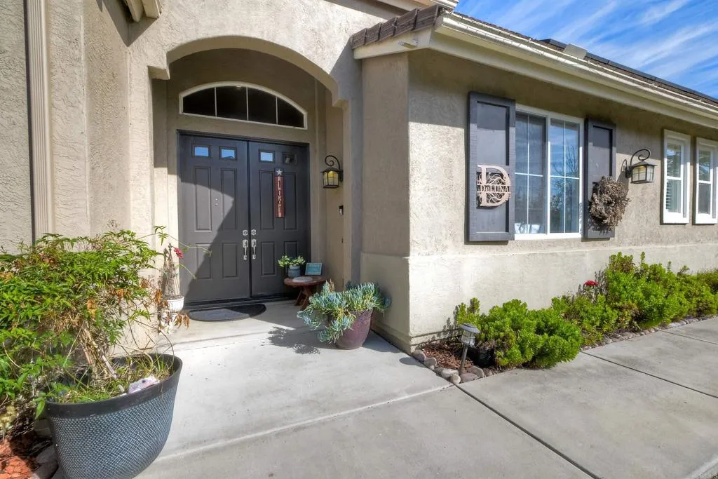 1061 Via Carina, Vista, CA 92081 - Photo 4 of 40, Vista, CA