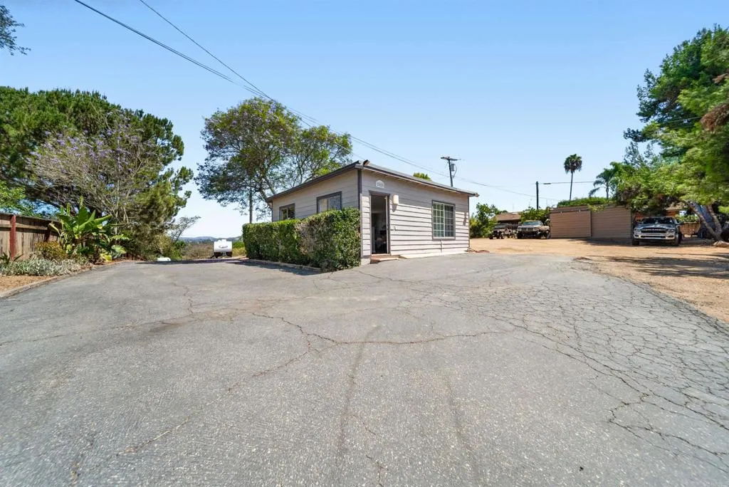 https://cdn.realtyfeed.com/cdn/127/306797437/099d748d16e94f9d4383d17ea4ae138d.webp