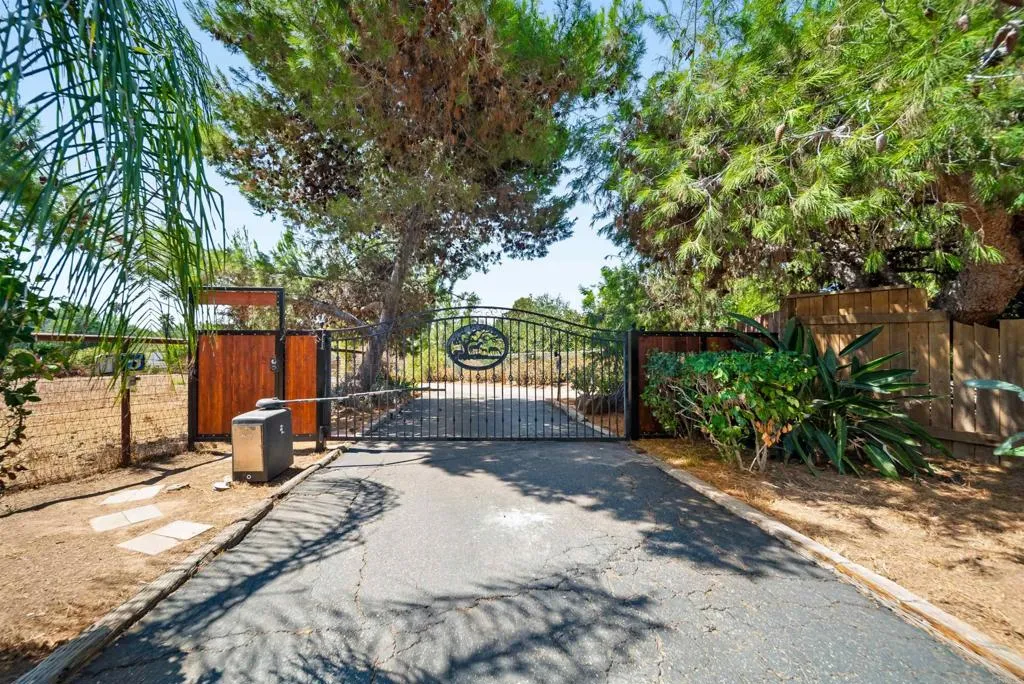 https://cdn.realtyfeed.com/cdn/127/306797437/1cd4d5c62362b3fa336befd6dcdb0a00.webp