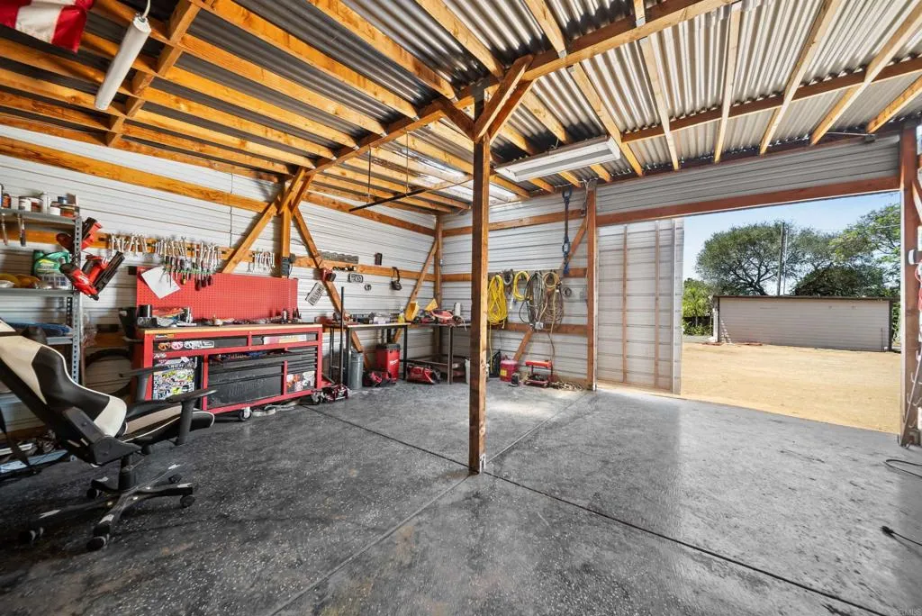 https://cdn.realtyfeed.com/cdn/127/306797437/353c475787ca4bc8a9b546504f6a18f5.webp