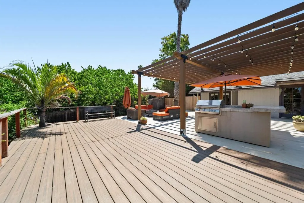 https://cdn.realtyfeed.com/cdn/127/306797437/6ce1ae84fed7d0747a4198d3d475cd02.webp