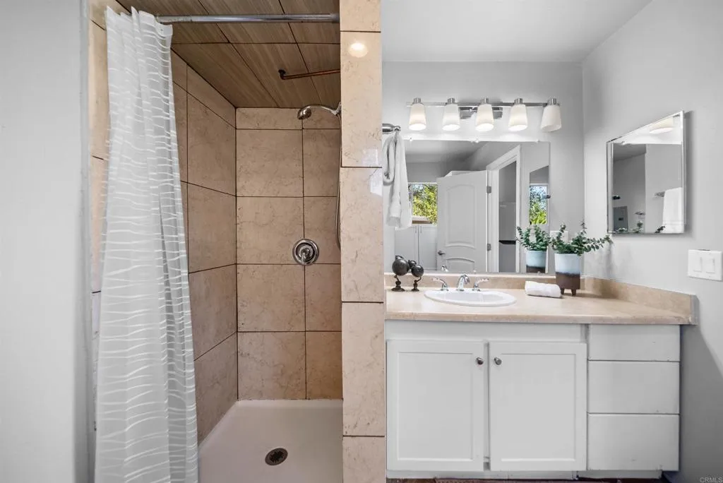 https://cdn.realtyfeed.com/cdn/127/306797437/7037afe83fed48472fbfd74c2b31fa00.webp