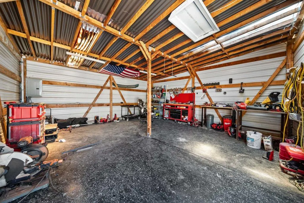 https://cdn.realtyfeed.com/cdn/127/306797437/776ff35b9b73dd639d023648a21a613b.webp