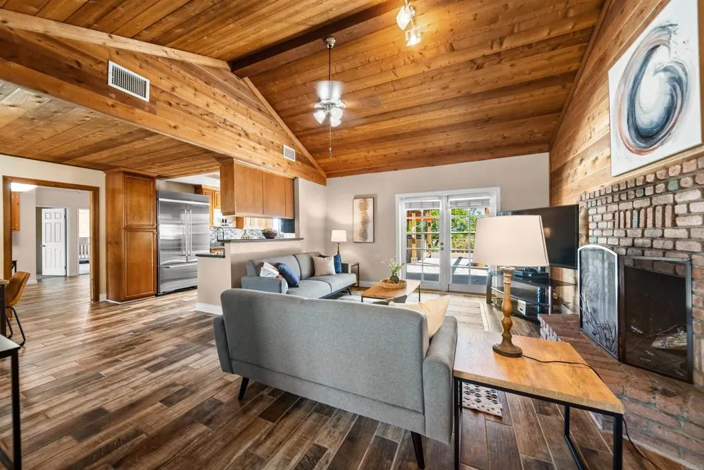 https://cdn.realtyfeed.com/cdn/127/306797437/8afc4ef393676c002d4dadcb53339a15.webp