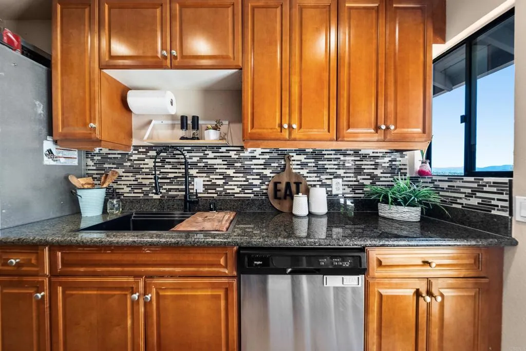 https://cdn.realtyfeed.com/cdn/127/306797437/c9199400760688a29ff272479b6d8de0.webp