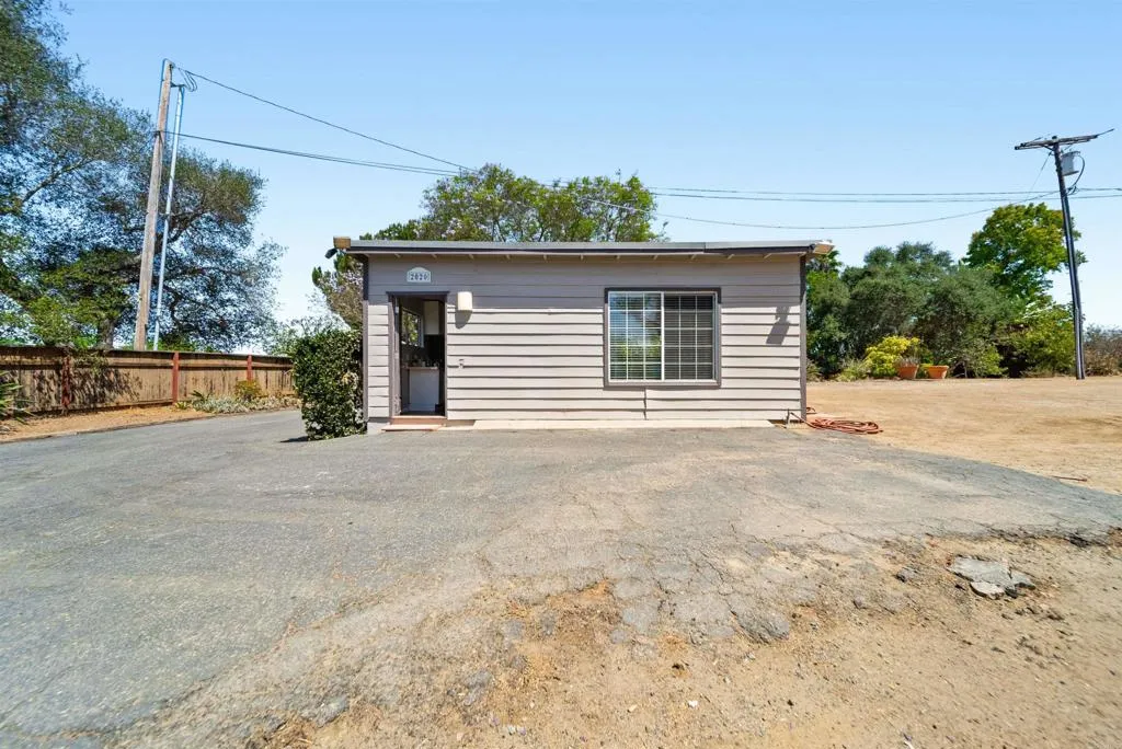 https://cdn.realtyfeed.com/cdn/127/306797437/c993b172ec9244d7b13289dbb442e1fa.webp