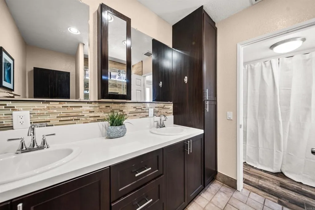 https://cdn.realtyfeed.com/cdn/127/306797437/e851051a8cba6ea6169a510b09a6722f.webp