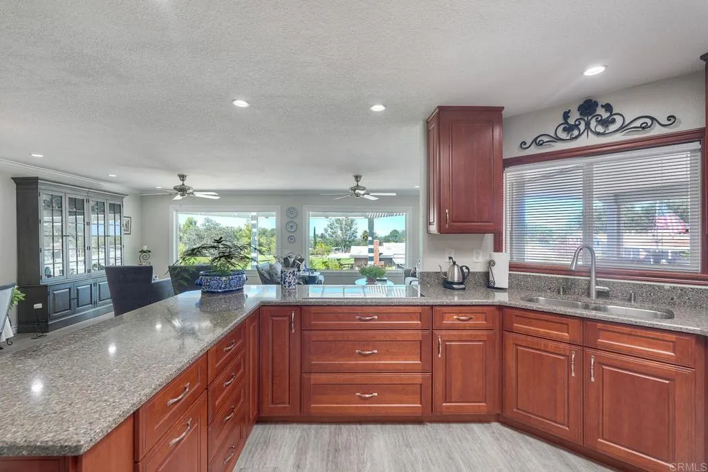 https://cdn.realtyfeed.com/cdn/127/306797478/afdc2d05ea0bf6ec261d7ddd87818bf1.webp