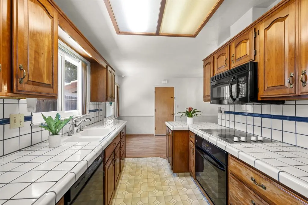 https://cdn.realtyfeed.com/cdn/127/306797512/8fa95dc5a2dde49b74b9c2a206b9287c.webp