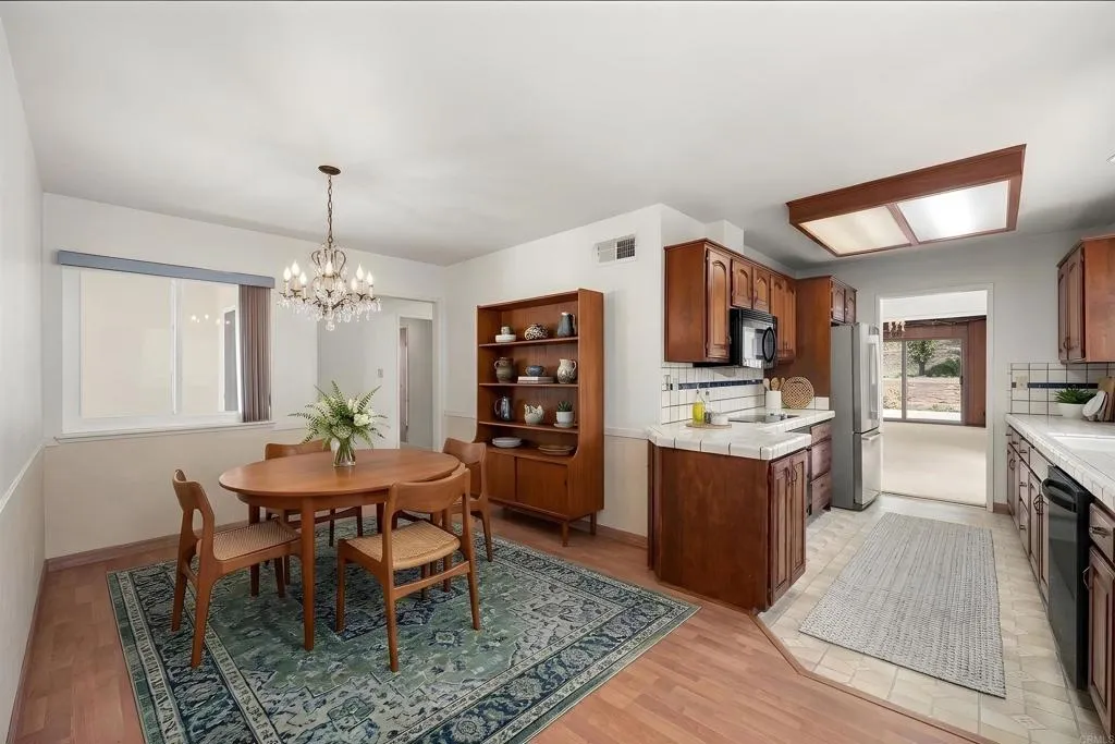 https://cdn.realtyfeed.com/cdn/127/306797512/9ae3b34e684f859f6ec184702df7f136.webp