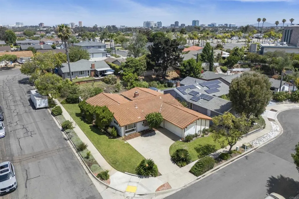 https://cdn.realtyfeed.com/cdn/127/306797512/e6bf33dabb879708c65f7b06931ba99e.webp