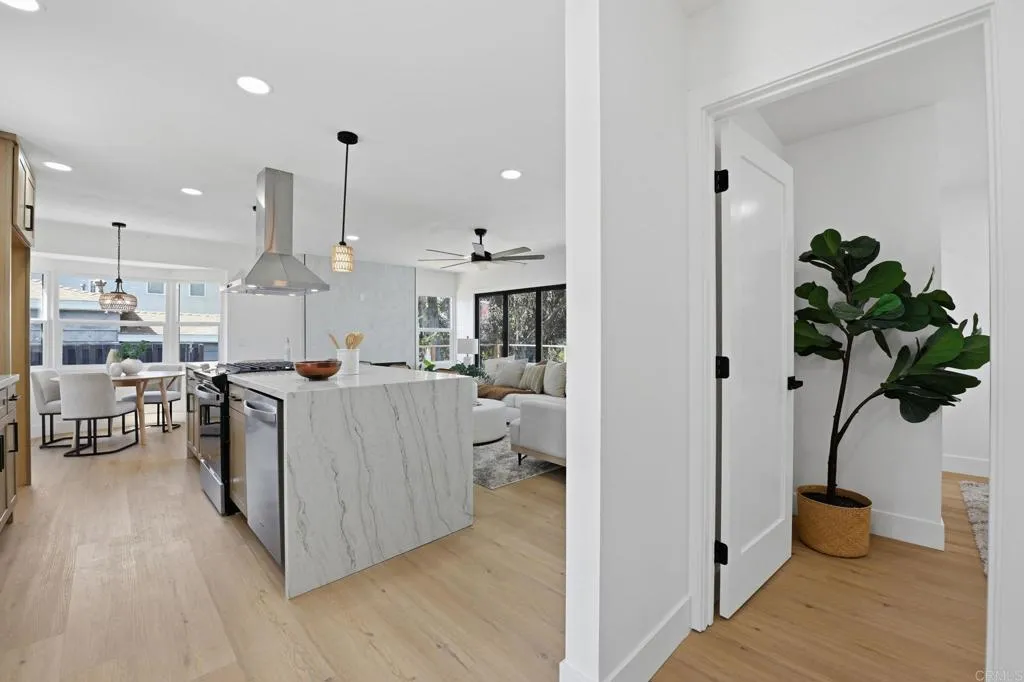 https://cdn.realtyfeed.com/cdn/127/306797564/51c43678377c1fd0540e36f9f7fd42a2.webp