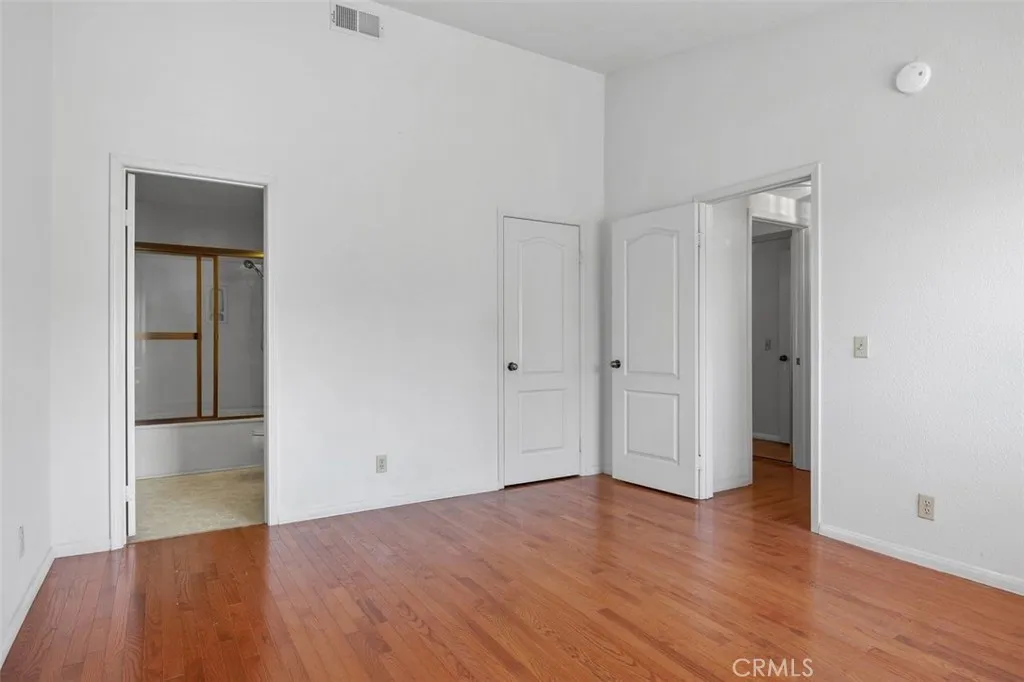 https://cdn.realtyfeed.com/cdn/127/306797566/327e561a4cbf9760c4eefe6a70165bbb.webp