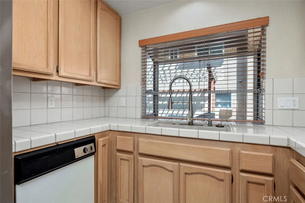 https://cdn.realtyfeed.com/cdn/127/306797566/873df1524afcc0c86db0943091349682.webp
