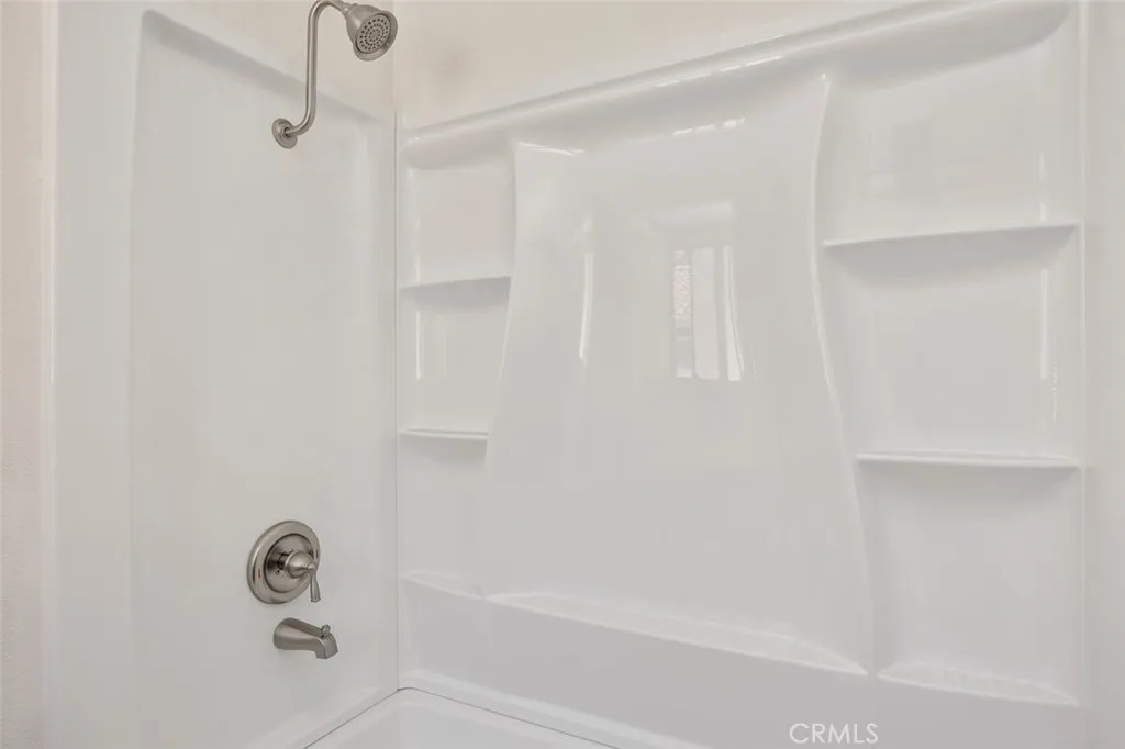 https://cdn.realtyfeed.com/cdn/127/306797566/971000c228cdc4bc90a6b9f503bd678e.webp