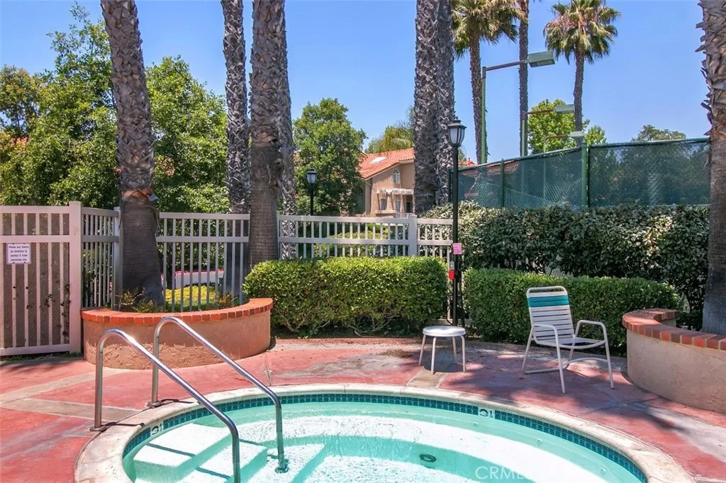 https://cdn.realtyfeed.com/cdn/127/306797566/baf102ae8e87edc7664b45aebc2d7f01.webp