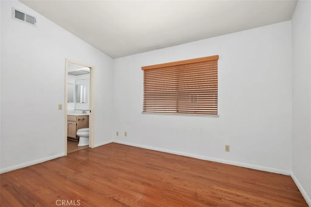 https://cdn.realtyfeed.com/cdn/127/306797566/ff285c66c5938eb84df29d20d9980bfd.webp