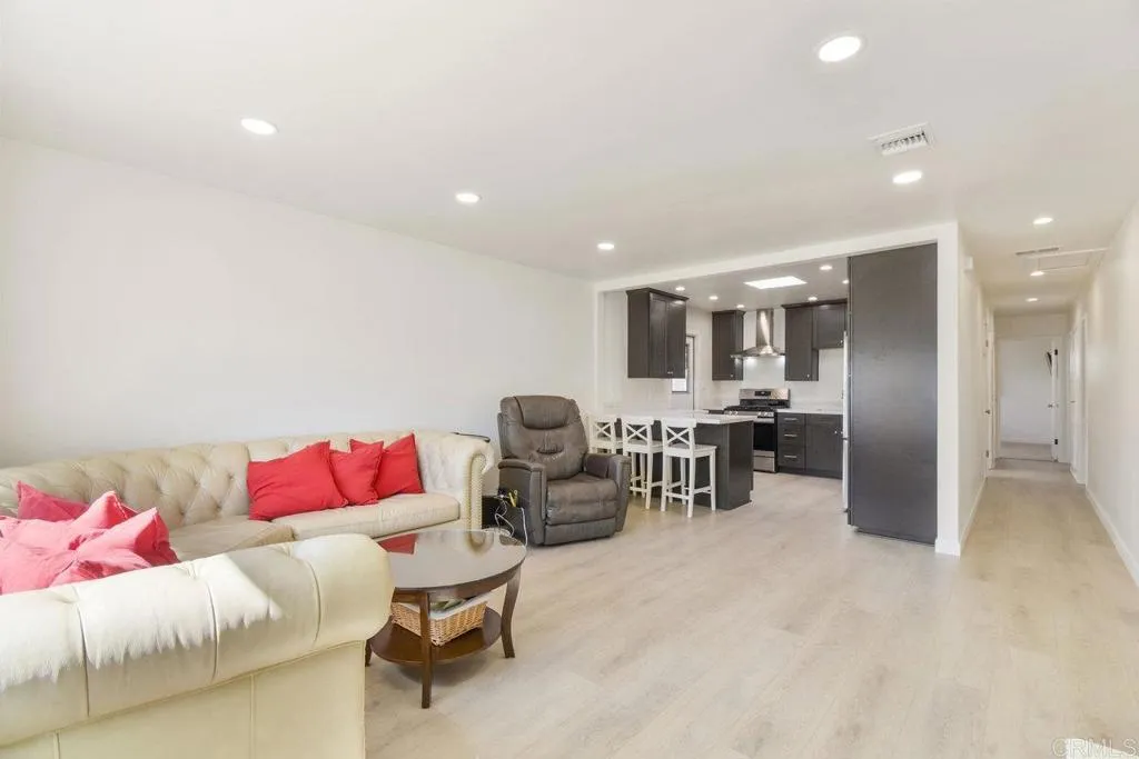 https://cdn.realtyfeed.com/cdn/127/306797815/a073b26e26f432f2416bf65bdfe1259d.webp