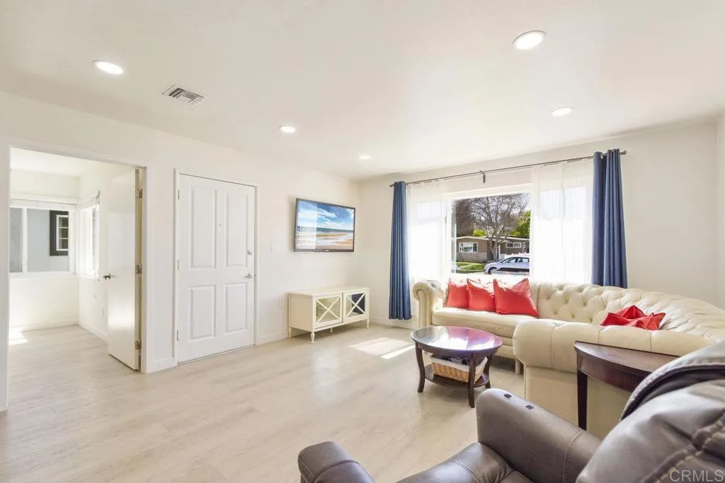 https://cdn.realtyfeed.com/cdn/127/306797815/b3a0690f48422155aa0f665b2347c077.webp