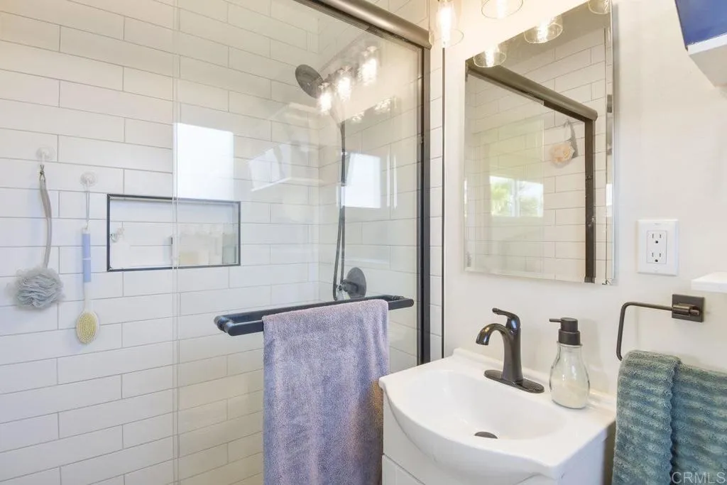 https://cdn.realtyfeed.com/cdn/127/306797815/de9a5e28ccddae5d1dbacc345e858cb4.webp