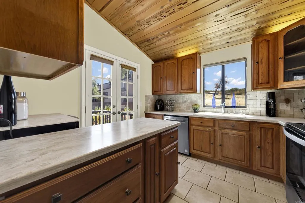 https://cdn.realtyfeed.com/cdn/127/306797818/59c2f83cb9ca795e0bc4ddfcce30c060.webp