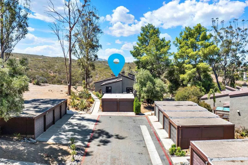 https://cdn.realtyfeed.com/cdn/127/306797818/7c2a6ef378c9984c921c3651a0fff88e.webp