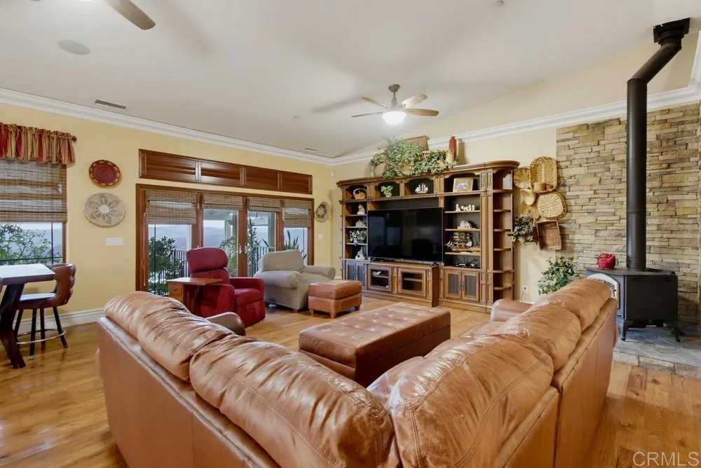 https://cdn.realtyfeed.com/cdn/127/306797842/eebc4f7f96dd273346b70bb797843bc7.webp