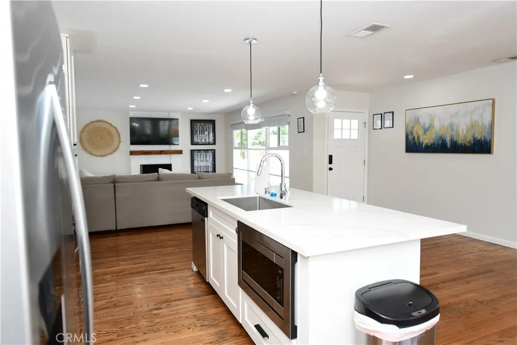 https://cdn.realtyfeed.com/cdn/127/306797851/a474ba65e9d6920556dc4bd97b270118.webp