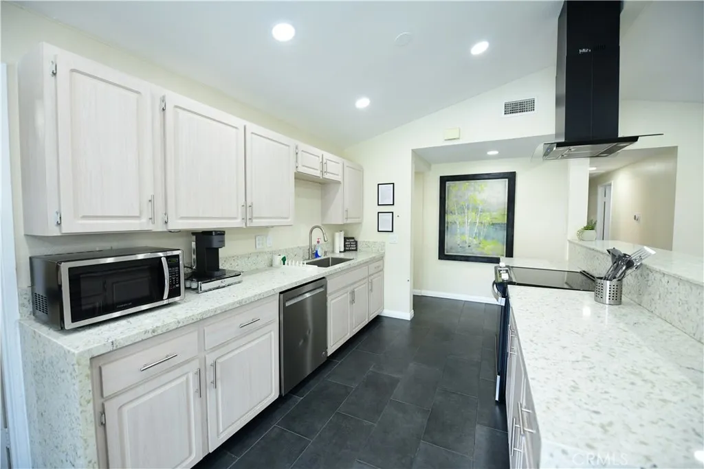 https://cdn.realtyfeed.com/cdn/127/306797867/502301cb39f9877fff4837f45c413777.webp