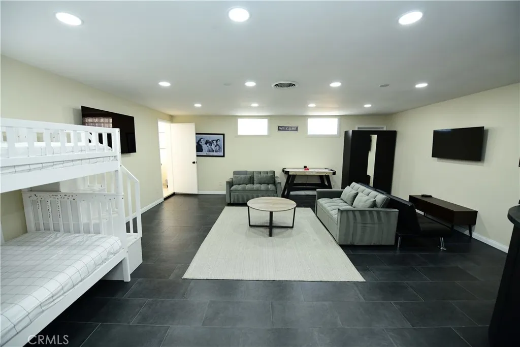 https://cdn.realtyfeed.com/cdn/127/306797867/652afbad10da98763f202c52d946531e.webp