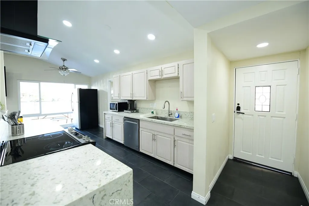 9452 Larrabee Avenue, San Diego, CA 92123 - Photo 4 of 20, San Diego, CA