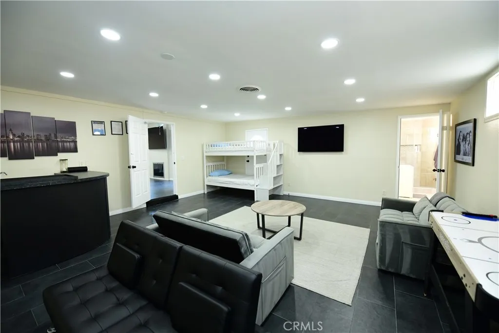 https://cdn.realtyfeed.com/cdn/127/306797867/95d127d3886b3801ef8bad0631506d2f.webp