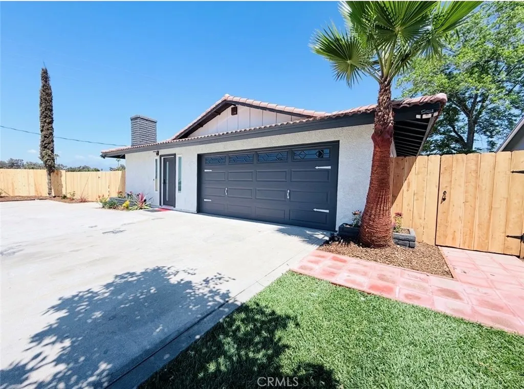 972 E LYNWOOD Drive